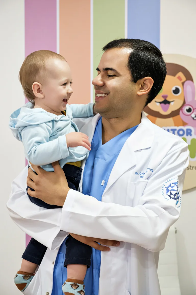 Médico Oftalmo infantil